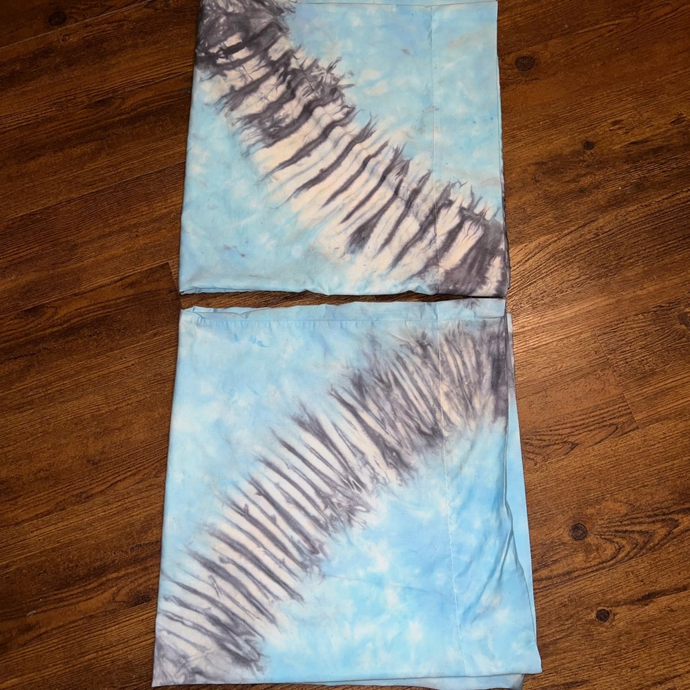 Croft & Barrow King Size Blue & Gray Tie-Dye Cotton Pillowcases - Picture 5 of 8
